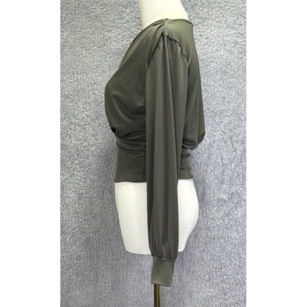 21‎ Saints Women's Medium Green Long Sleeve Cropped Top Deep V Neck - Picture 2 of 10